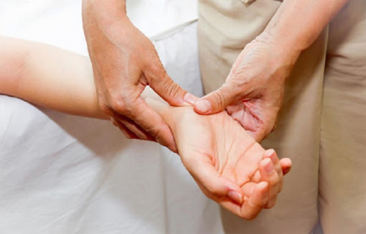 Xoa bóp bấm huyệt điều trị suy nhược thần kinh (Kiện vong; Thất miên; Đầu thống)